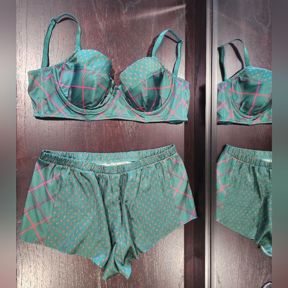 Victoria's Secret Very Sexy Lined Demi Bra 34DD with Matching Satin Short Size S